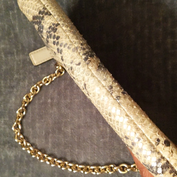 Coach shimmer snakeskin pattern wristlet/bag in cream & gray w/ gold hardware - Picture 5 of 14